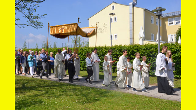 Bei der Fronleichnamsprozession